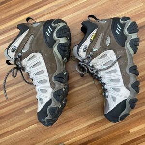 Worn once - WOMEN’S SAWTOOTH II MID WATERPROOF